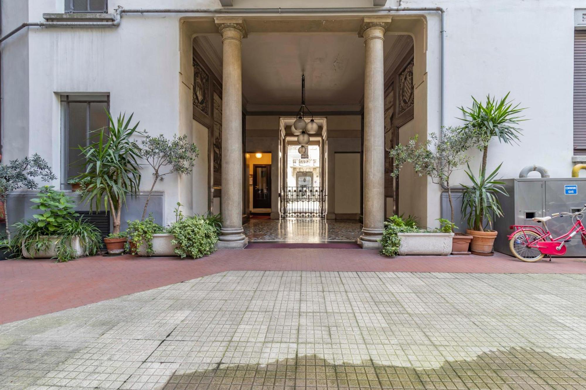 Stradivarius House - Carozzi Apartments Milan Bagian luar foto